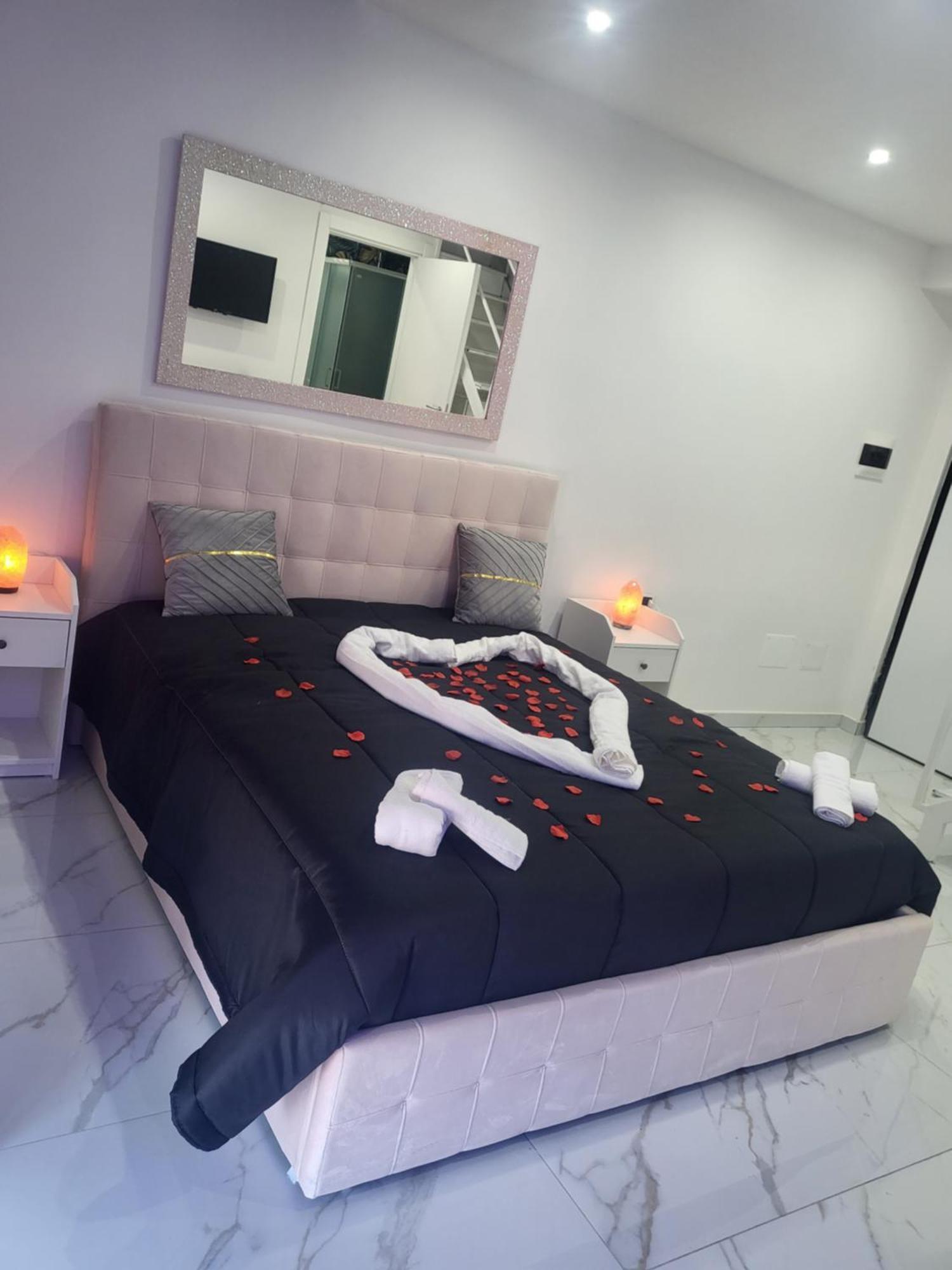 Live Naples Hotel Bagian luar foto
